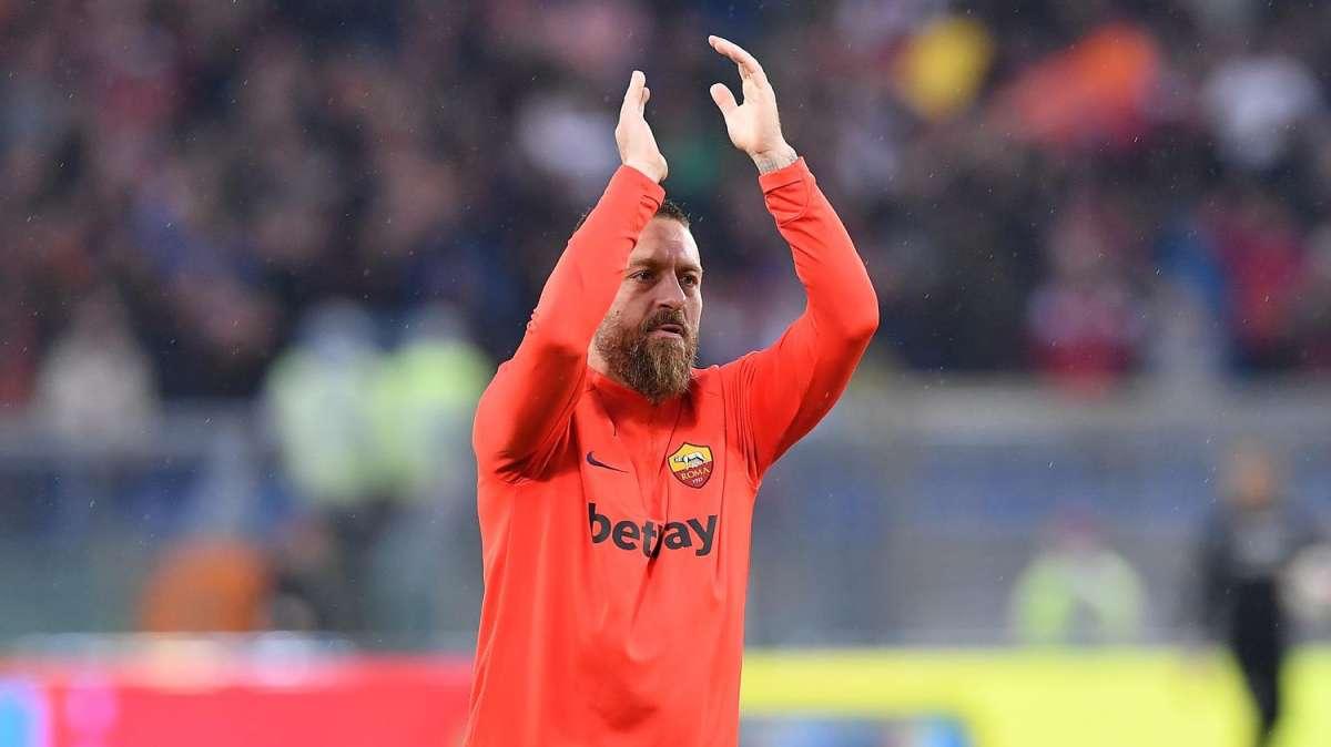 Roma-Hellas Verona - L'attesa dei tifosi: "Se Smalling e Renato Sanches tornano disponibili con De Rossi ok, ma a fine anno si deve tirare una linea. Con Daniele siamo in buone mani"