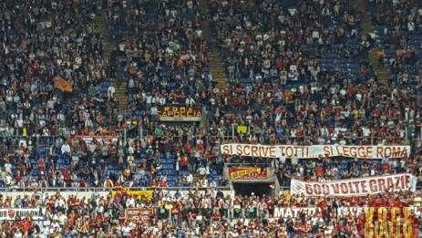 Striscione per Totti: "Si scrive Totti...si legge Roma". FOTO!