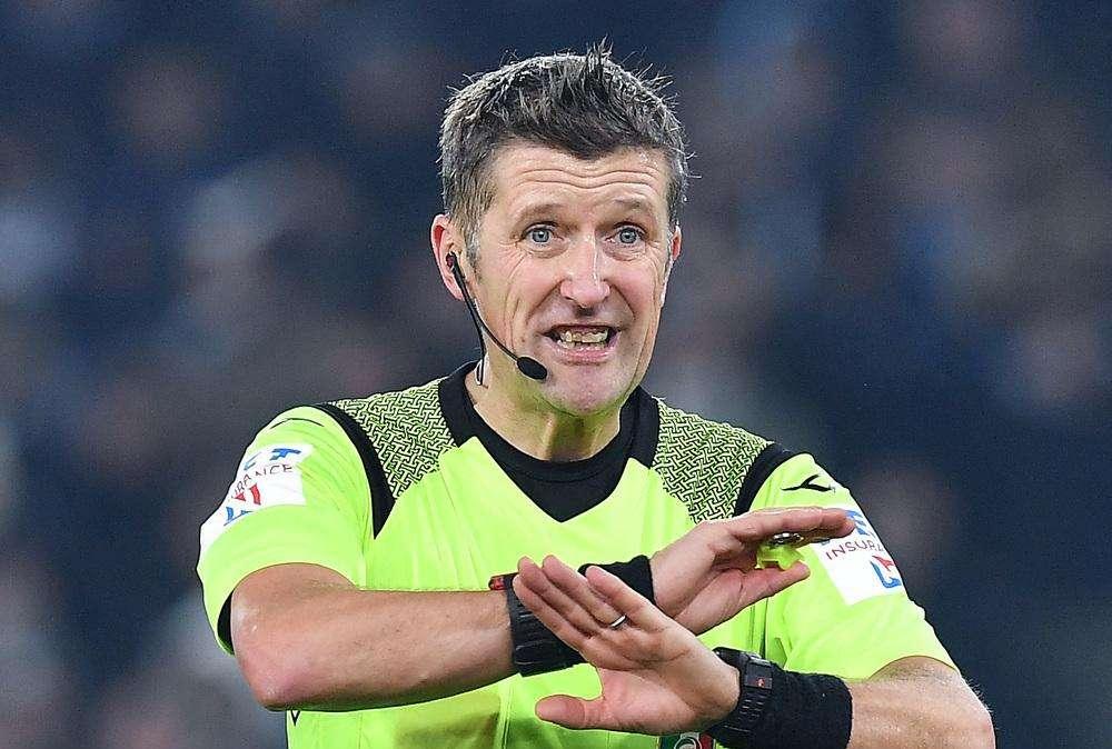 L'arbitro - Designazione pro Lazio nei numeri. Mai un derby vinto dalla Roma e nell'ultima quel rigore senza dare il vantaggio contro la Juventus. VAR in trend positivo con Mazzoleni