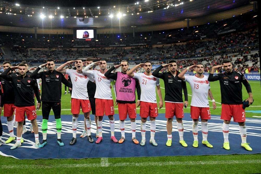 Indagine UEFA per il saluto militare dei calciatori turchi