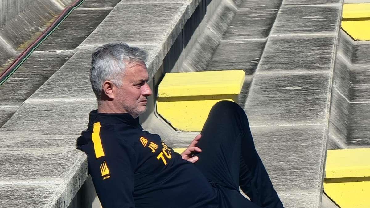 VG - Mourinho al "Tre Fontane" per Roma-Napoli Primavera. Ci sono anche Lombardo e Calvarese. FOTO! VIDEO!