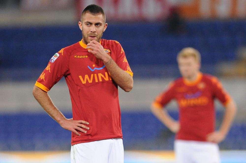 Accadde oggi - Tancredi: "Dispiaciuto e amareggiato". Domenech: "Menez può metter su una ditta di demolizioni, farebbe una fortuna" . Roberto Carlos: "La Roma mi ha cercato"