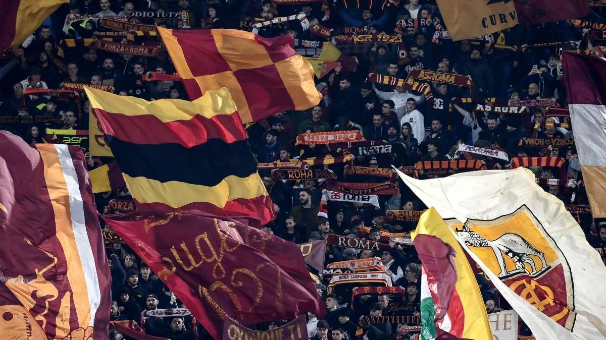 I tifosi sono già in clima derby: cori contro la Lazio dopo il 2-1 alla Cremonese