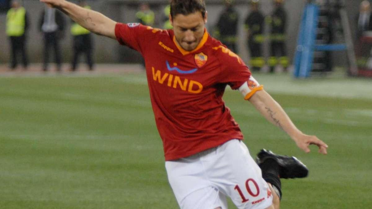 LIVE ROMA-CAGLIARI 2-1: Una doppietta di Totti  ribalta il risultato
