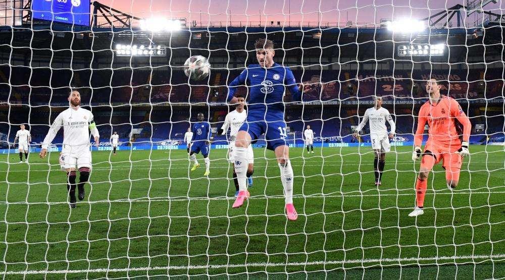 Champions League, tifosi e politici chiedono di spostare la finale in Inghilterra