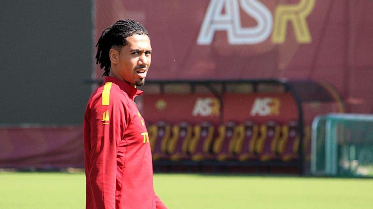 TRIGORIA - Smalling in gruppo. Lavoro di scarico per chi ha giocato contro il Monza. Individuale per Abraham: l'inglese torna a toccare il pallone. VIDEO!
