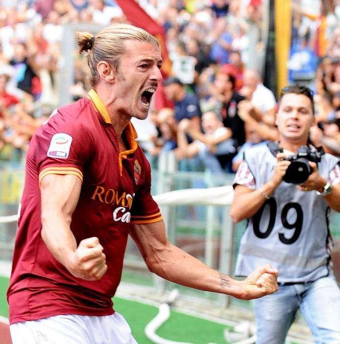 Benatia e Pjanic celebrano Balzaretti: "L'uomo del derby, si allenava tutti i giorni in palestra"
