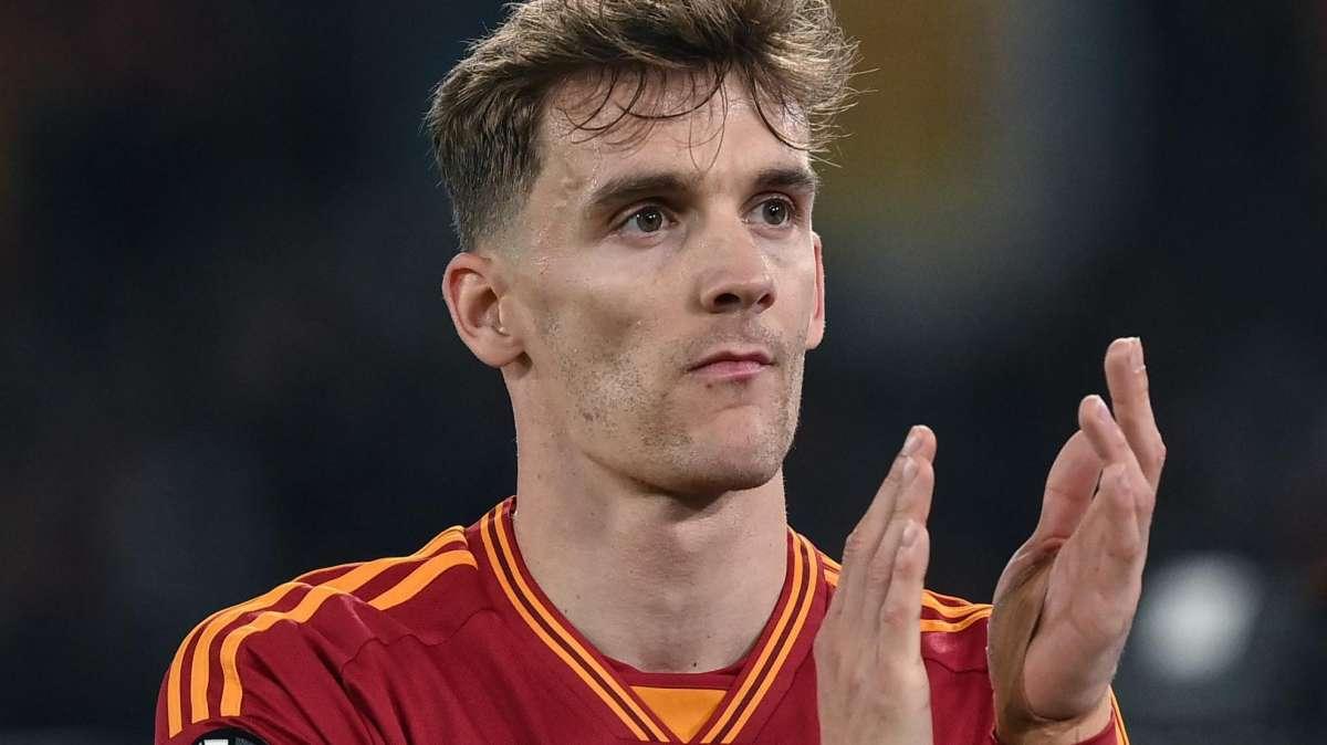 Llorente: "La proprietà ha scelto De Rossi e credo sia una scelta giusta"