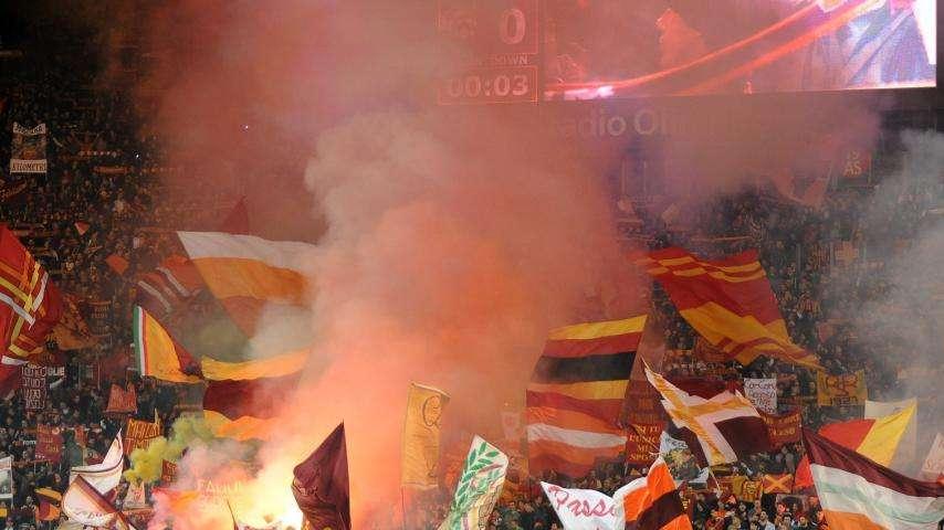 Giudice Sportivo - 20.000 euro di multa alla Roma per cori denigratori e lancio di bengala dei propri tifosi