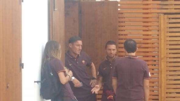 PINZOLO - Totti arrivato sul campo di allenamento. FOTO!