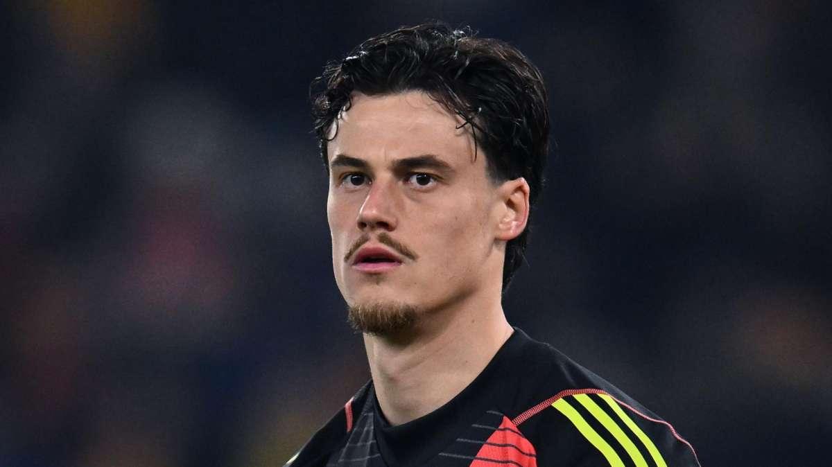 Roma-Cagliari 1-0 - La gara sui social: "Svilar merita una statua equestre sul Campidoglio vicino a Marco Aurelio"
