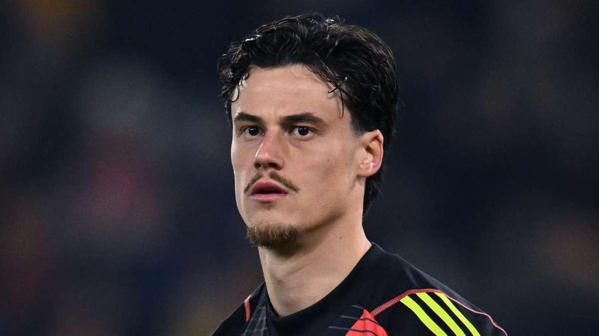 Calciomercato Roma - I giallorossi alzano l'offerta di rinnovo per Svilar: ecco le nuove cifre