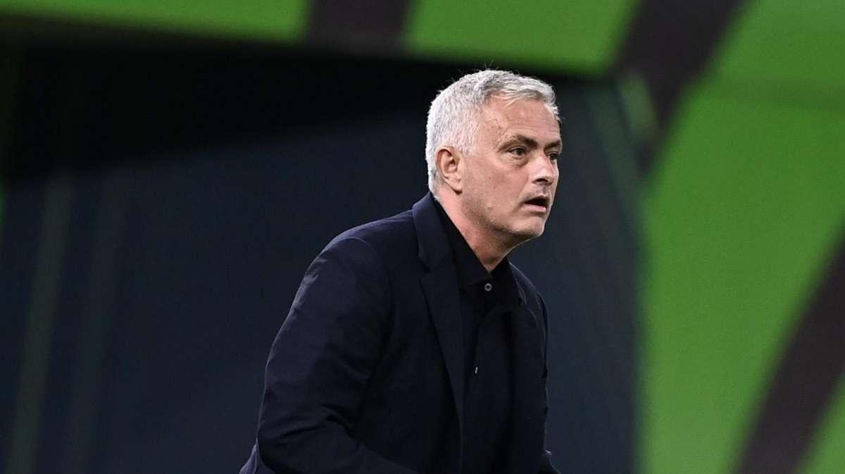 Mourinho vorrebbe la rosa al completo prima del raduno a Trigoria
