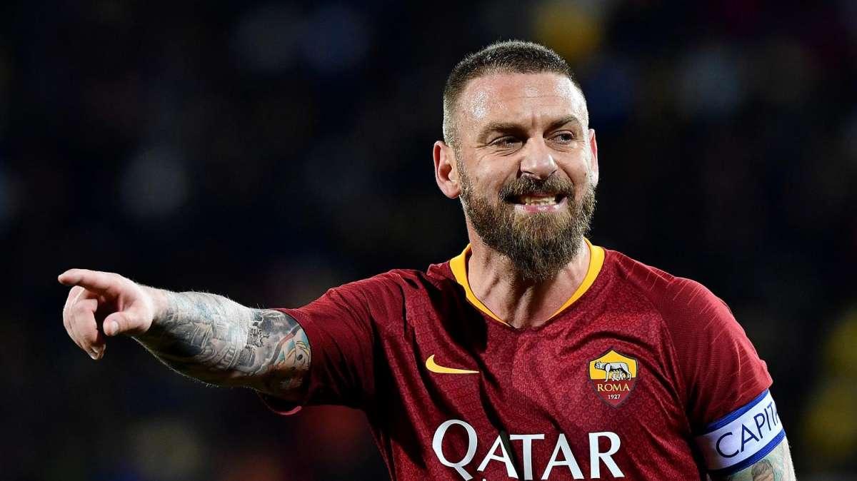 Accadde oggi - La Roma annuncia l'addio di De Rossi, la conferenza integrale del giocatore. La Roma batte la Juve per 3-1. Standing ovation di San Siro per Totti