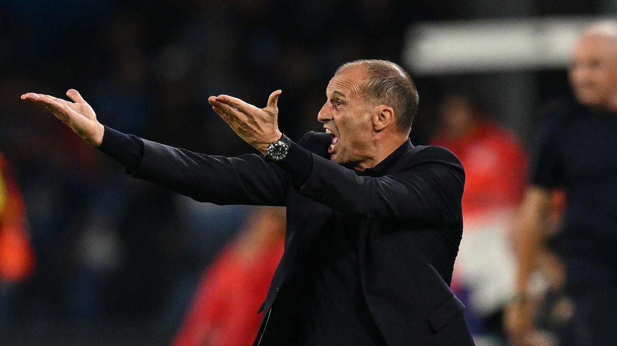 Napoli, espulso Allegri che se la prende con il quarto uomo: "Cosa ho detto? Mi dici cosa ho detto?"