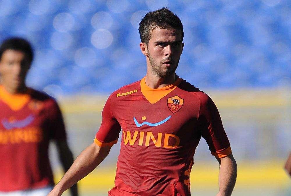 Facebook, la Roma si complimenta con Pjanić