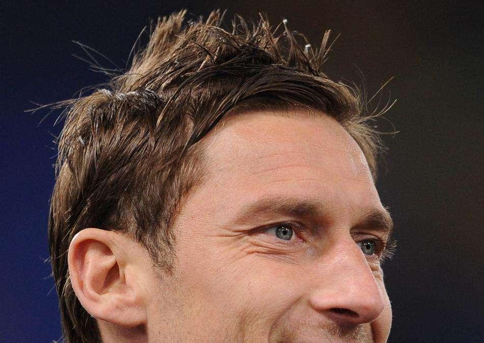 Nevica e Totti scherza con Di Vaio: "Oh, ma c'abbiamo 34 anni..."