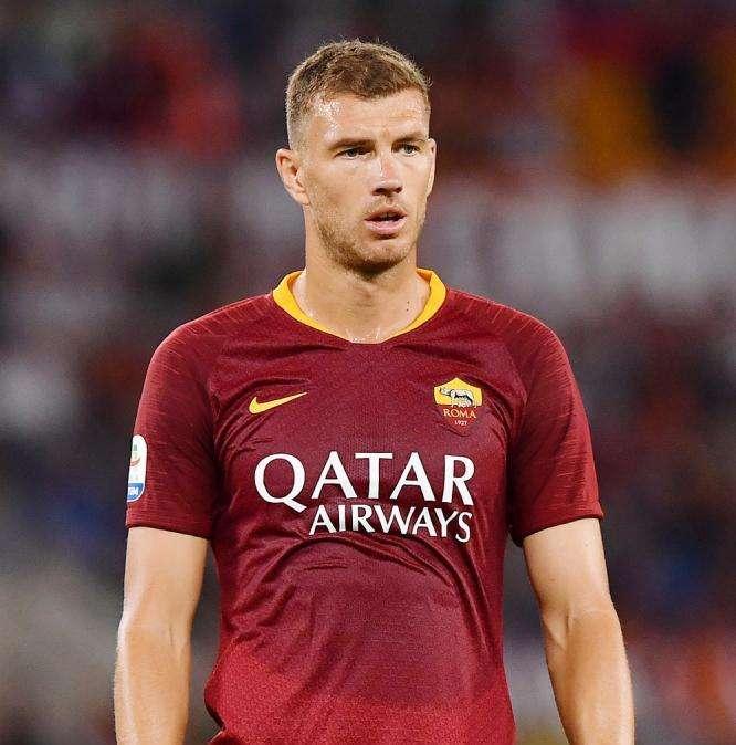 Laurea in management dello sport per Dzeko