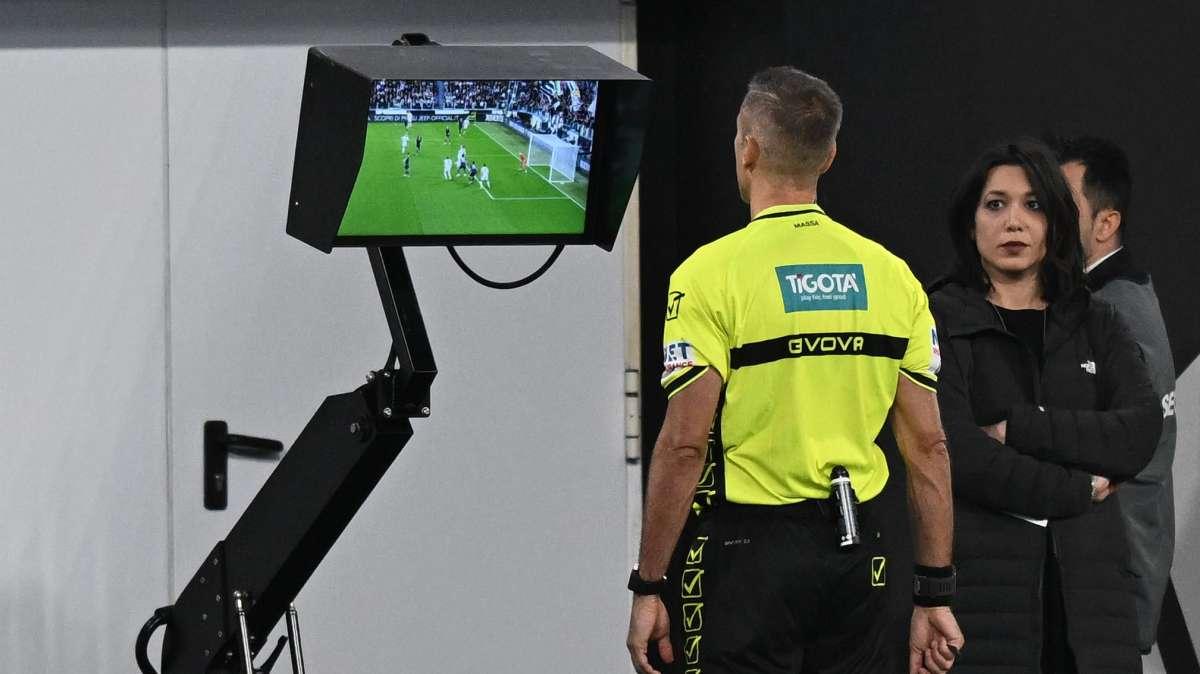 Rocchi: "L'arbitro spiegherà allo stadio decisione VAR"