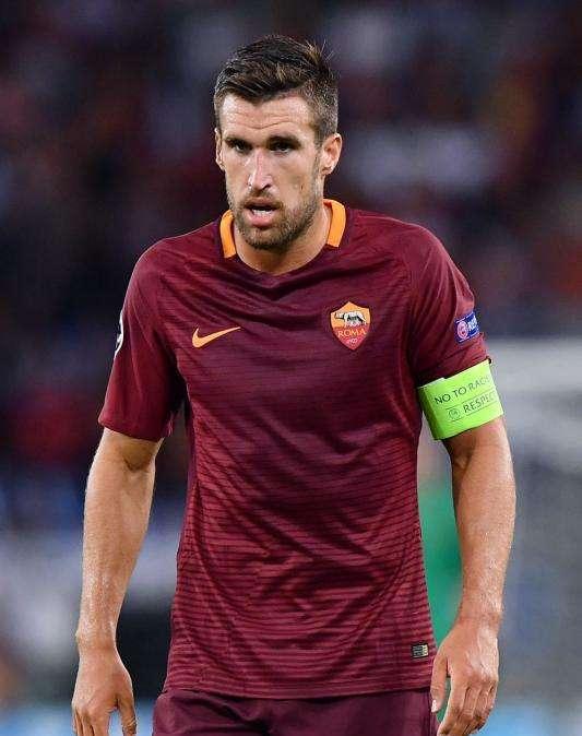 Twitter , Strootman solidale con Milik e Montolivo: "So che sarà difficile. Dovrete essere forti" 