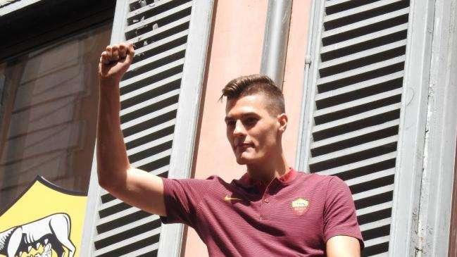 VIA DEL CORSO - Schick all'AS Roma Store. Cori per il ceco che invita tutti con la Chapecoense. Circa 300 tifosi presenti. VIDEO! FOTO!