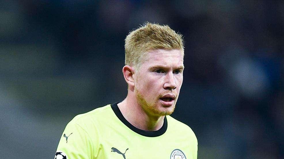 De Bruyne bersagliato dai tifosi dell'Arsenal al momento del cambio. La FA apre un'indagine