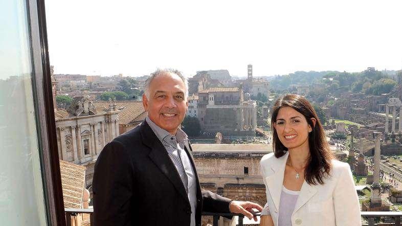 Stadio - Raggi: "Pallotta? Non ha pagato la multa per il bagno nella fontana"
