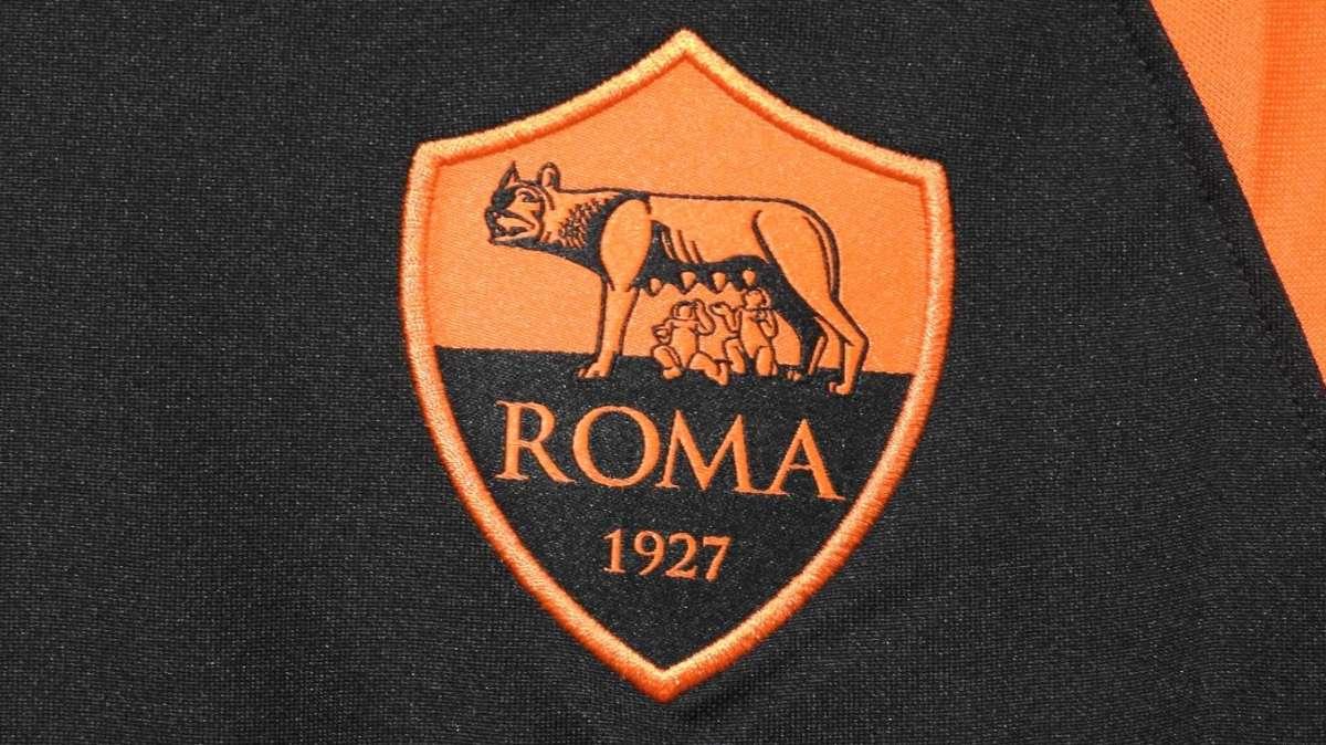 Mourinho annuncia che la Roma giocherà con la terza maglia contro l'HJK Helsinki