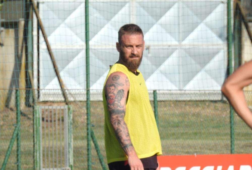 Anche Strootman fa gli auguri a De Rossi. FOTO!