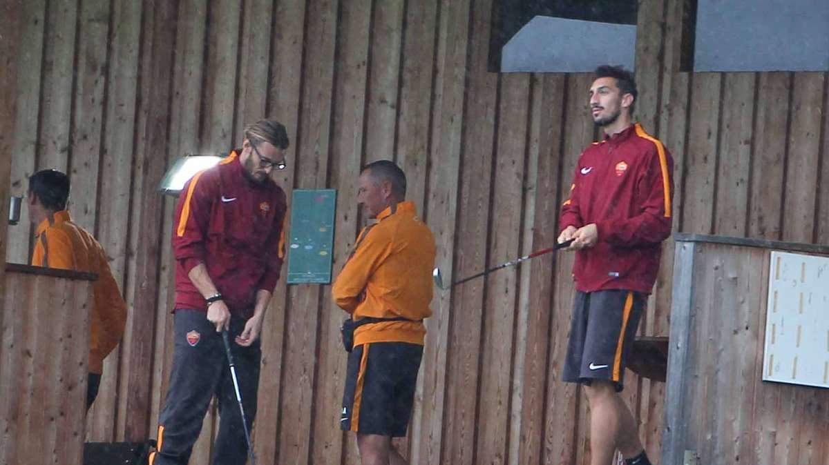 Minigolf nel pomeriggio libero di ieri per Astori e Balzaretti. FOTO!