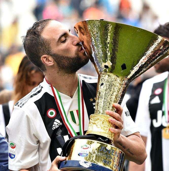Higuain tuona: "La gente vuole vada male per festeggiare, ma sono orgoglioso della mia carriera!"