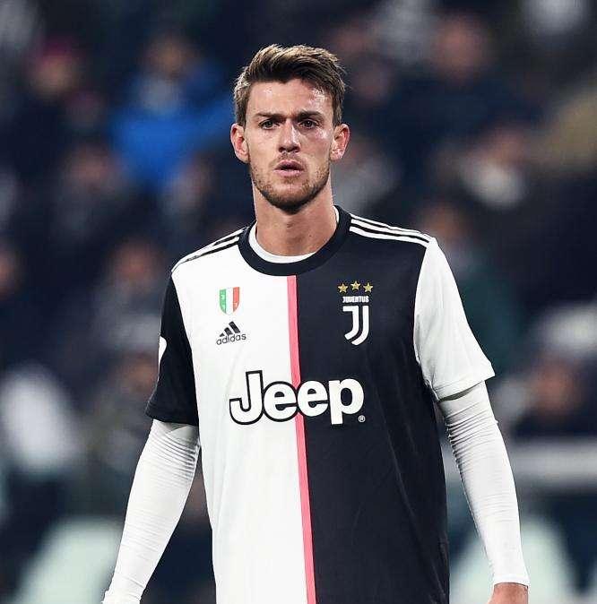 La Juventus continua a offrire Rugani. Oggi l'incontro Fienga-Paratici, ecco i possibili scambi
