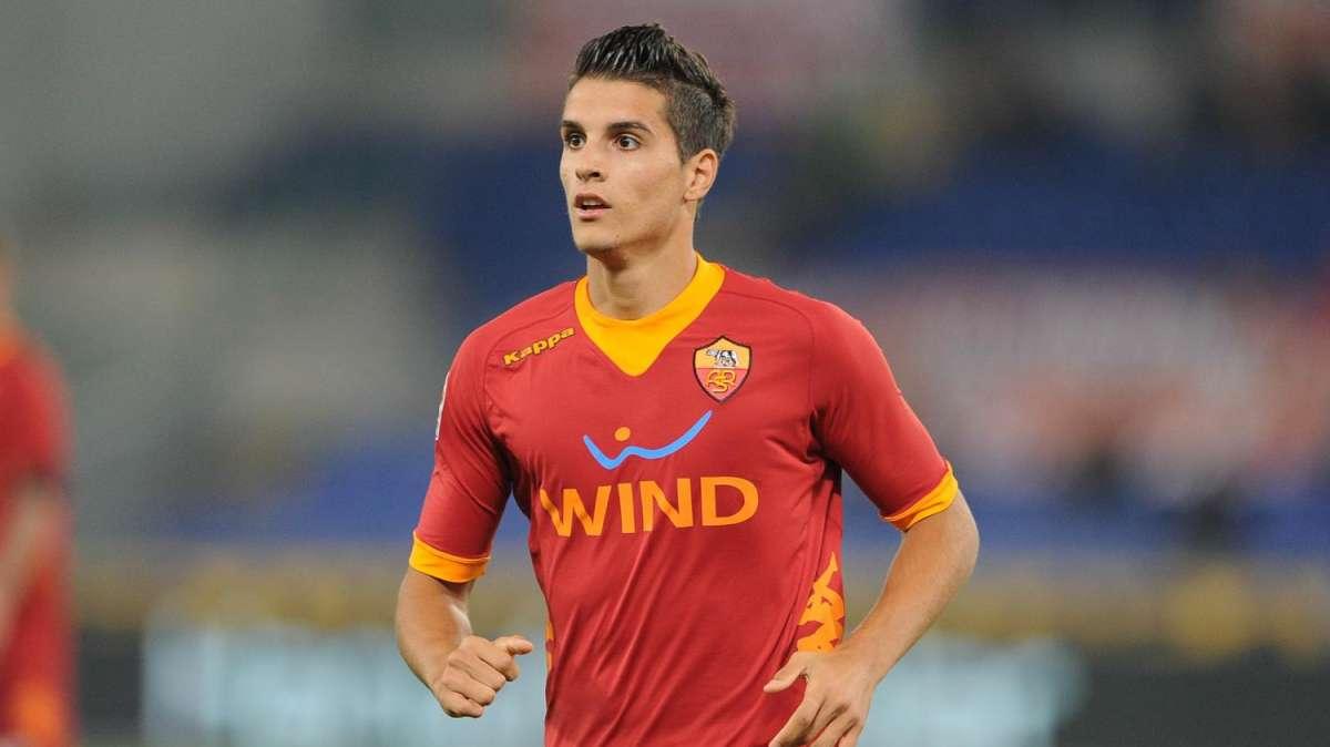 LA VOCE DELLA SERA - Domani operazione per Burdisso, tanto l'affetto dei tifosi. Dubbi in difesa per Lucho, Totti recupera, ma contro il Lecce spazio a Lamela. On line il nuovo store giallorosso