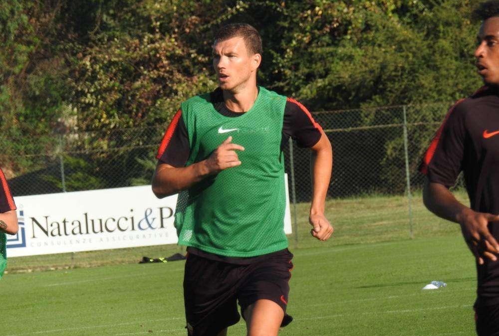 TRIGORIA - Lavoro in palestra ed esercitazioni tattiche a gruppi nella seduta mattutina