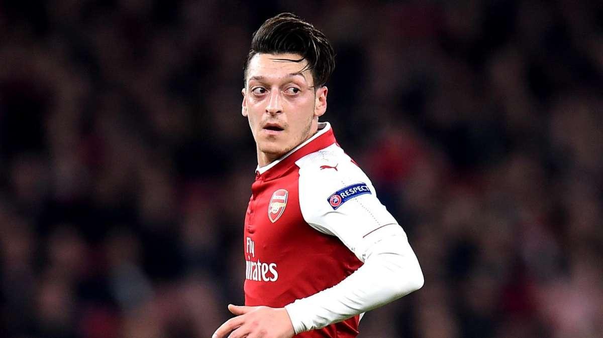Twitter AS Roma English "annuncia" il nuovo Admin: Mesut Özil
