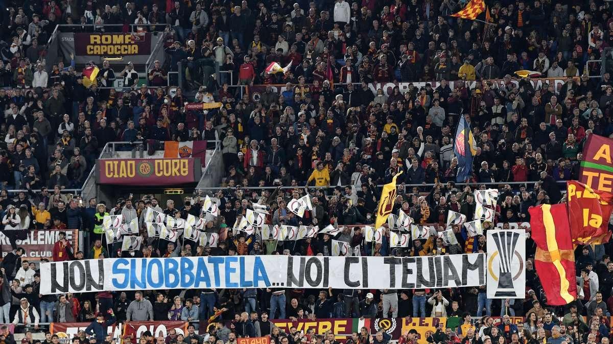 Striscione in Tevere che ironizza sulla Lazio ai playoff di Conference League: "Non snobbatela, noi ci teniamo". FOTO!