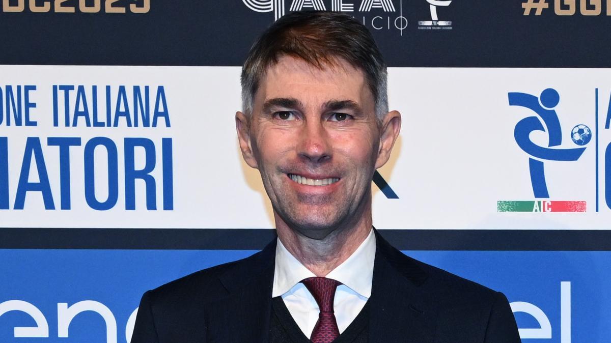 Roma-Stoccarda - L'attesa dei tifosi: "Se prendiamo uno tra Tel e Zirkzee, mercato da 9"
