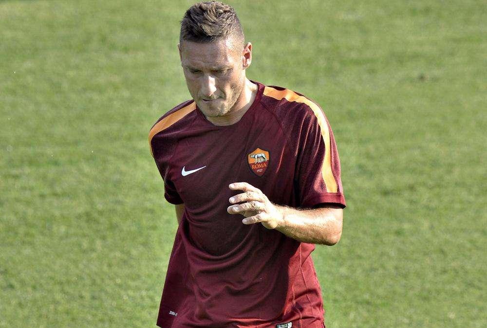 Dalla Francia: "Il superbo pallonetto di Totti in amichevole"