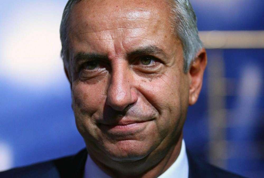 Rallenta la vendita della società