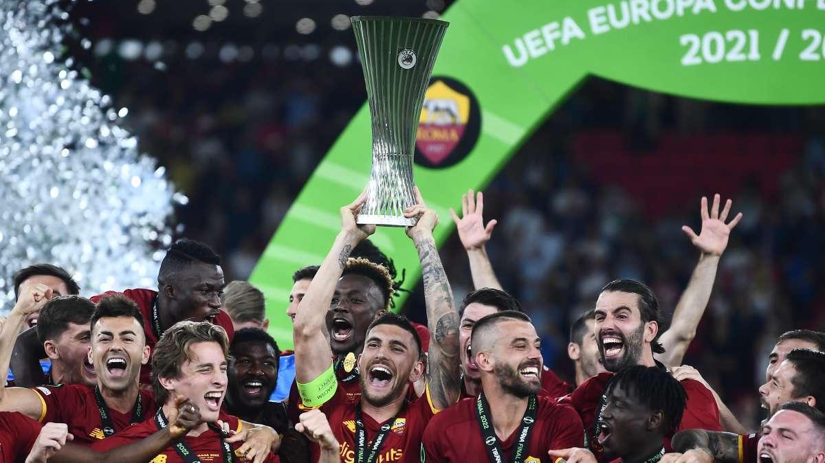 LA VOCE DELLA SERA - La Roma vince la Conference League. Mourinho: "Oggi non era lavoro, oggi era storia e noi l'abbiamo scritta. Sono romanista al 100%, qui la gente è incredibile". Friedkin: "È un’emozione enorme" 