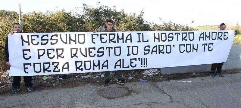 Trigoria, striscione a sostegno della squadra fuori dal Centro Sportivo. FOTO!