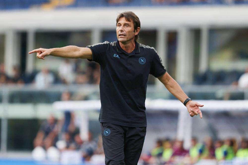 Napoli, Conte: "Mi porto dietro una grande pressione da cui non mi sottraggo"