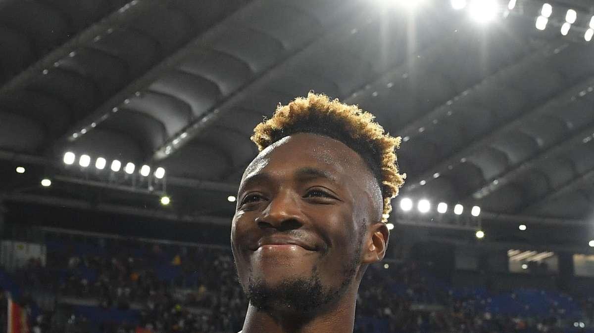 Abraham scherza con Smalling: "Ancora non hai imparato l'italiano". VIDEO!