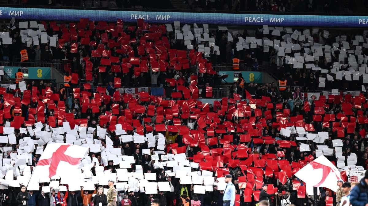 Carsley non canterà inno: "Ostacolo per CT Inghilterra"