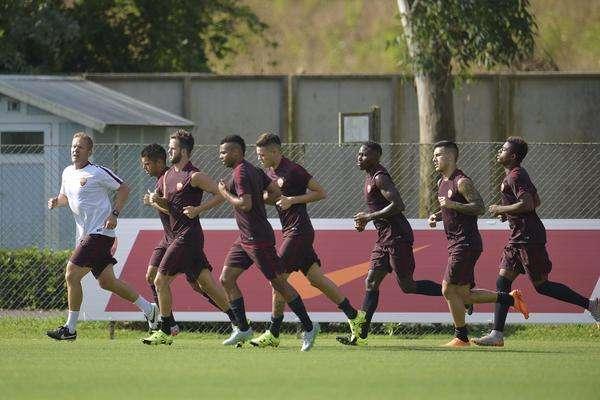 TRIGORIA - Seduta tattica per la squadra. Presente Szczesny. FOTO!