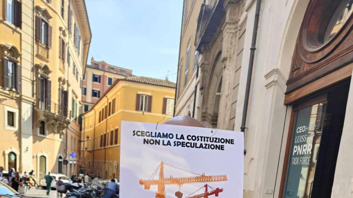 Stadio della Roma, il Comitato del No: "Il Dibattito Pubblico è stata una triste rappresentazione. Ribadiamo la necessità di garantire momenti di confronto diretto". La protesta a Montecitorio