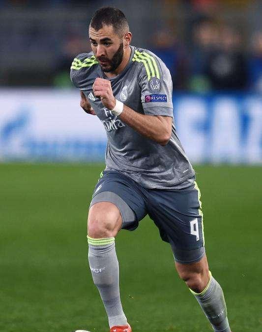 Real Madrid, infortunio al bicipite per Benzema: out contro la Roma? Dalla Spagna: fuori 3-4 settimane