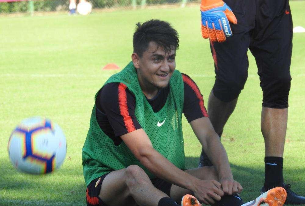 Attivazione muscolare per la squadra prima del match contro il Barcellona. Out Coric, Karsdorp e Ünder