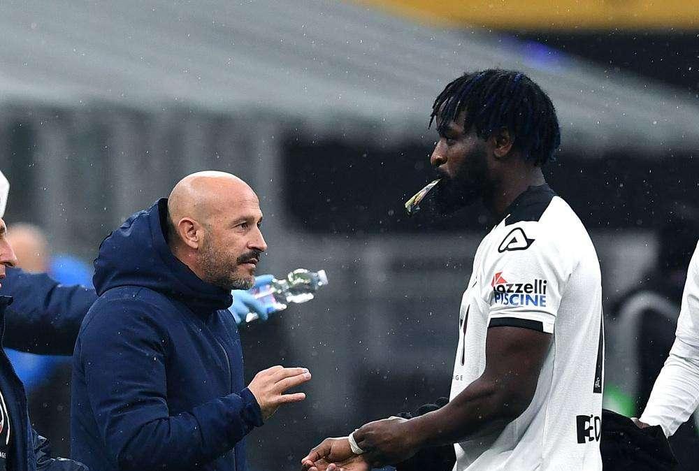 Spezia, scarico per chi ha giocato con il Torino. Esercitazioni tattiche e partitelle per gli altri. Fisioterapia per Nzola