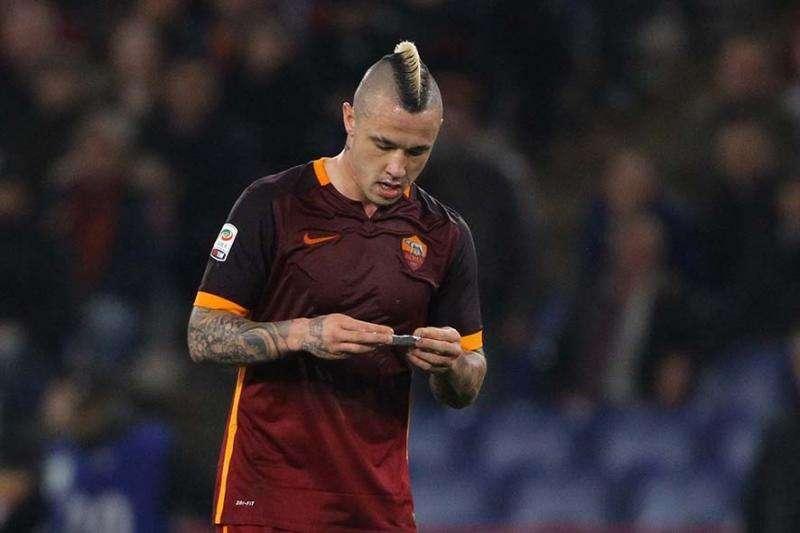 Twitter, moglie di Nainggolan: "Ci vediamo l'anno prossimo"